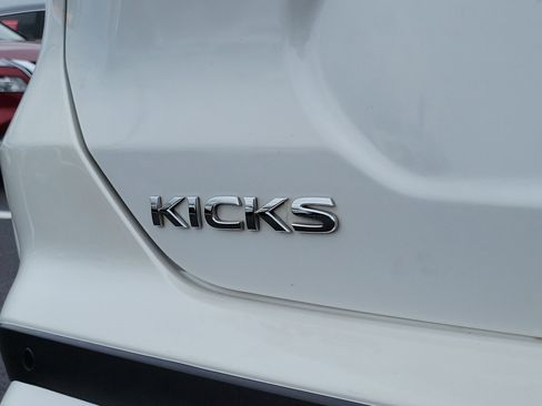 Certified 2022 Nissan Kicks SR w/ Premium Package image 6