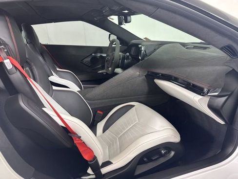 Used 2023 Chevrolet Corvette Stingray Premium Conv w/ Z51 Performance Package image 4