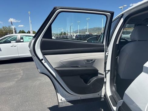Used 2025 Hyundai Tucson SE AWD/4WD image 17