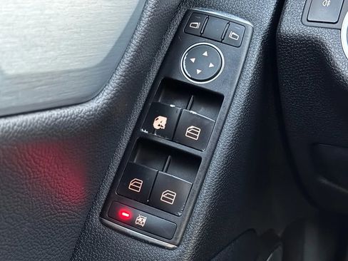 Used 2011 Mercedes-Benz C 300 C 300 Sport Sedan 4D image 20