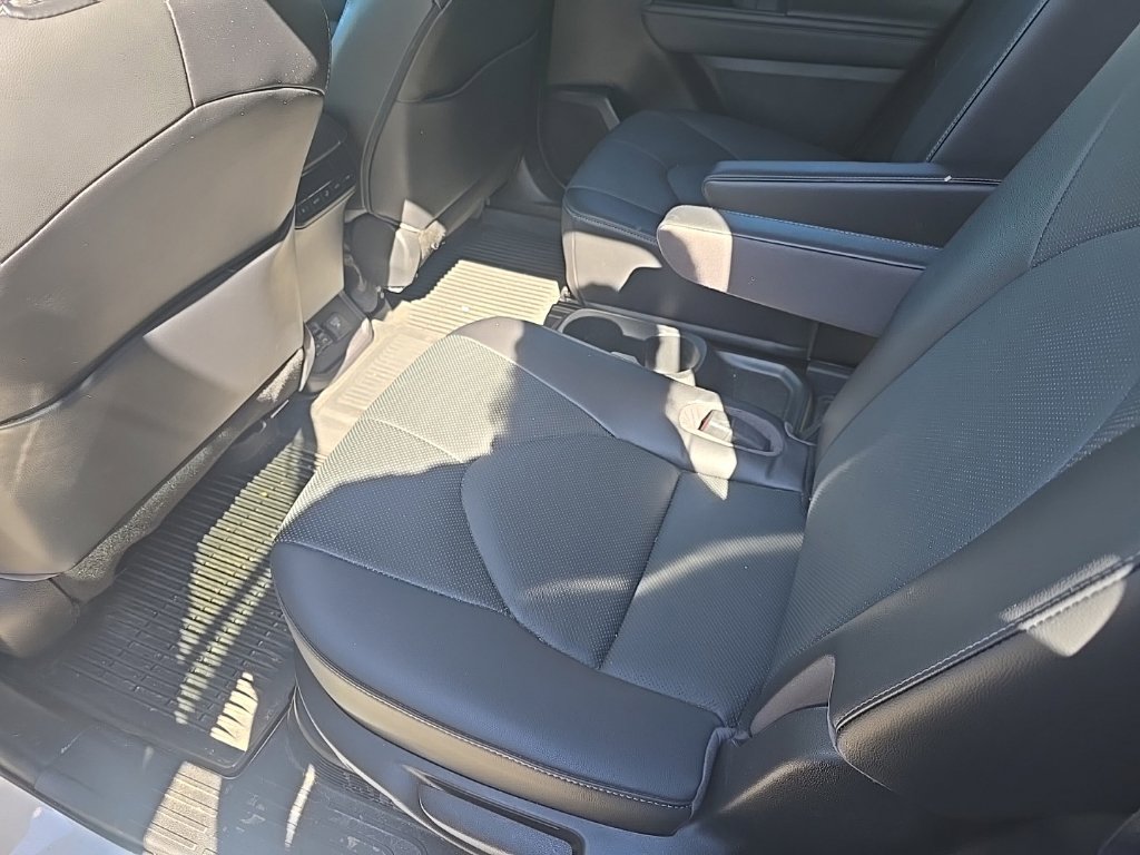 Used 2023 Toyota Highlander Limited AWD/4WD image 12