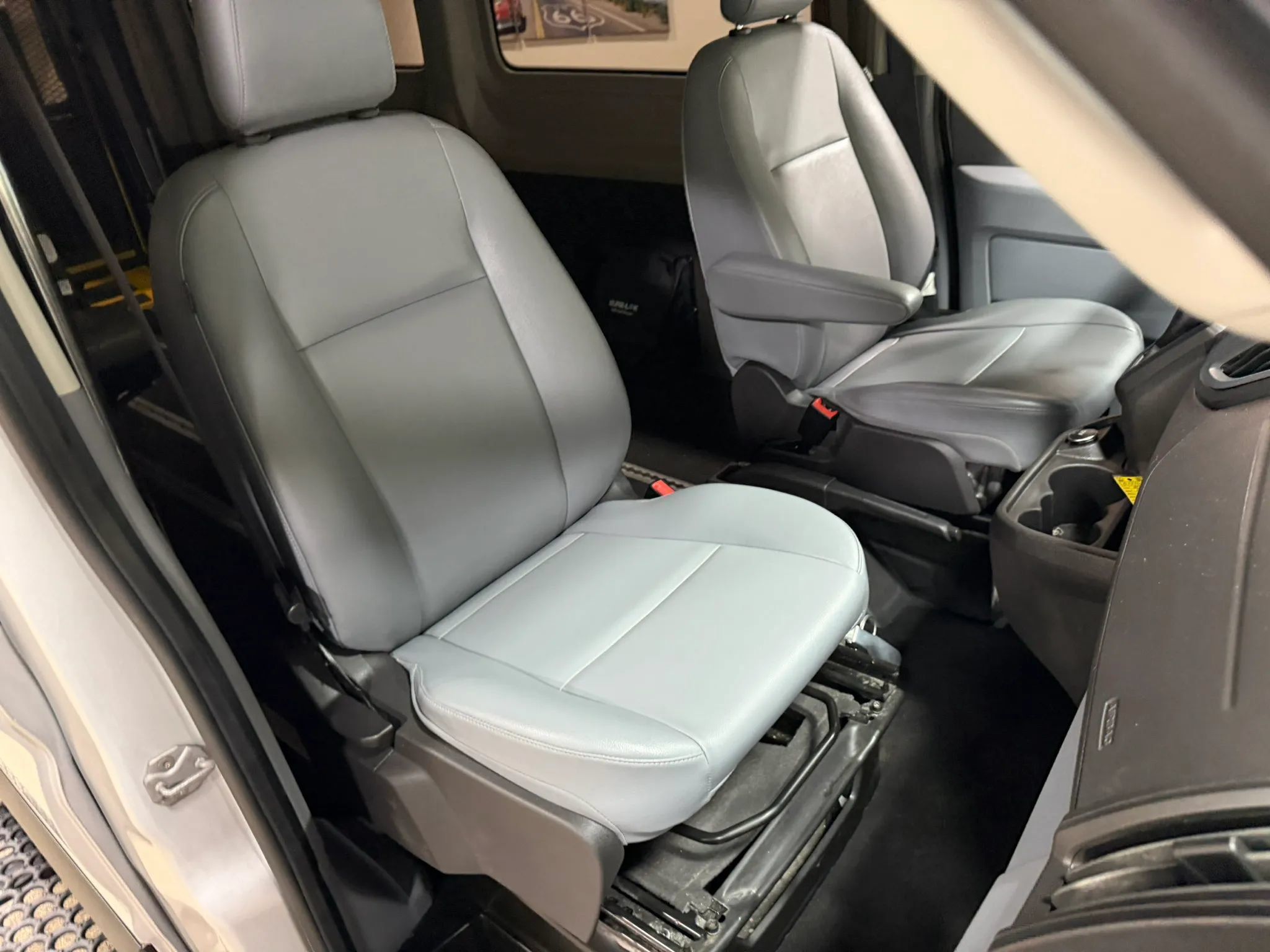 Used 2019 Ford Transit 250 148 Medium Roof RWD image 30