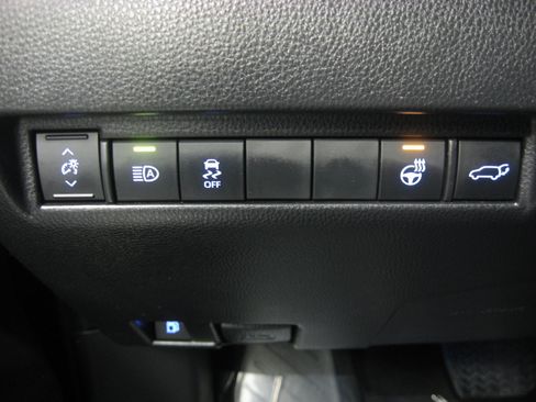 Certified 2021 Toyota Venza XLE image 19