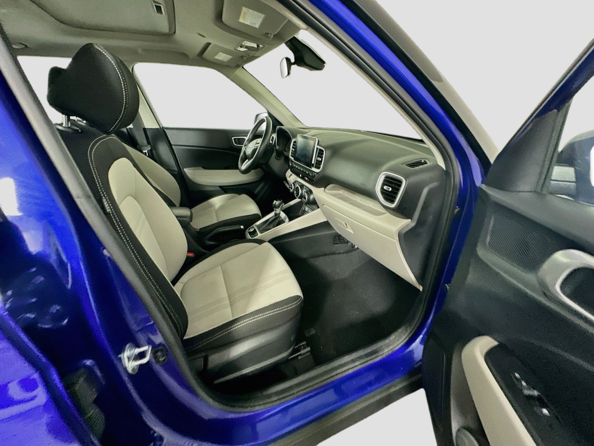 Used 2025 Hyundai Venue SEL FWD image 30