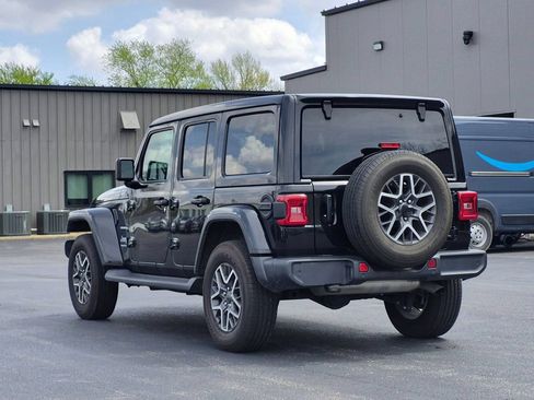Used 2024 Jeep Wrangler Unlimited Sahara w/ Technology Group AWD/4WD image 5