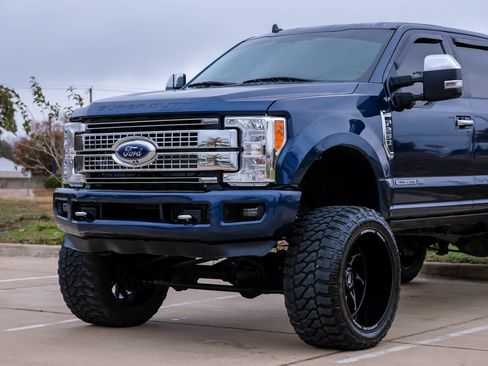 Used 2019 Ford F250 Lariat w/ Chrome Package image 7