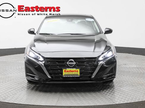 Used 2023 Nissan Altima 2.5 SV w/ SV Premium Package FWD image 2