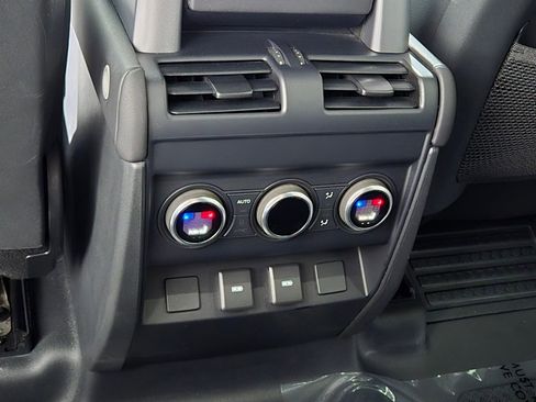 Used 2024 Land Rover Defender 110 S image 14