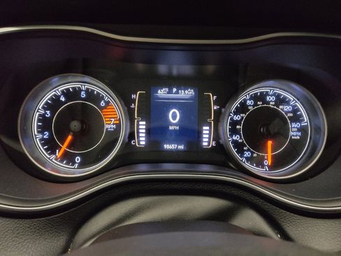 Used 2020 Jeep Cherokee Latitude Plus FWD image 23