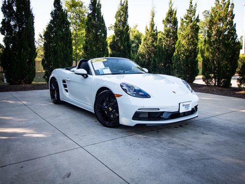 Used 2025 Porsche 718 Boxster RWD image 2
