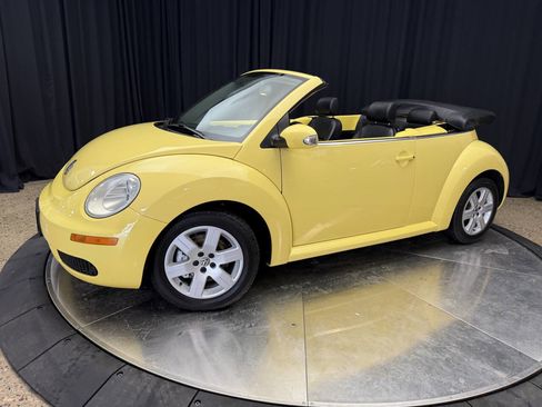 Used 2007 Volkswagen Beetle Convertible image 3