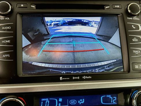 Used 2018 Toyota Highlander XLE FWD image 15