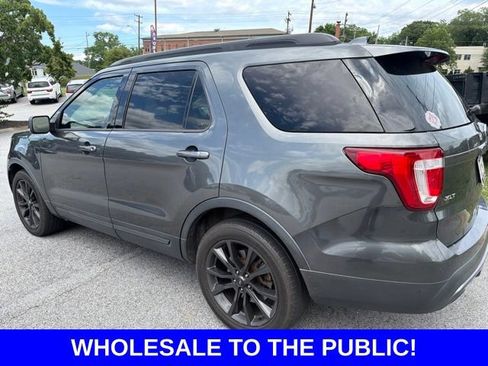 Used 2017 Ford Explorer XLT w/ Equipment Group 202A AWD/4WD image 9