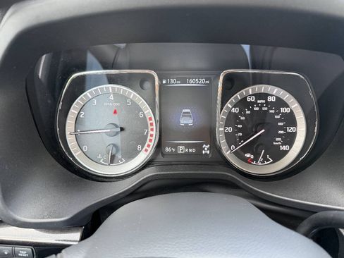 Used 2017 Nissan Titan SV AWD/4WD image 14