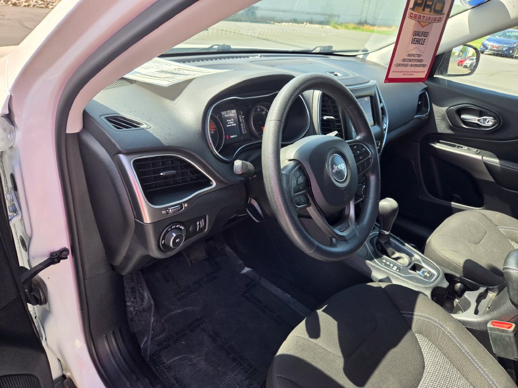 Used 2019 Jeep Cherokee Latitude w/ Popular Appearance Group AWD/4WD image 9