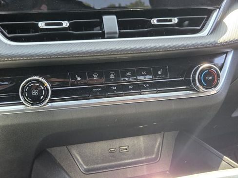 Used 2025 Chevrolet Equinox LT FWD image 15