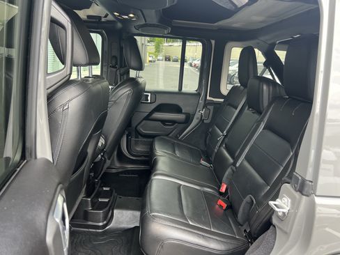 Used 2019 Jeep Wrangler Unlimited Sahara AWD/4WD image 31