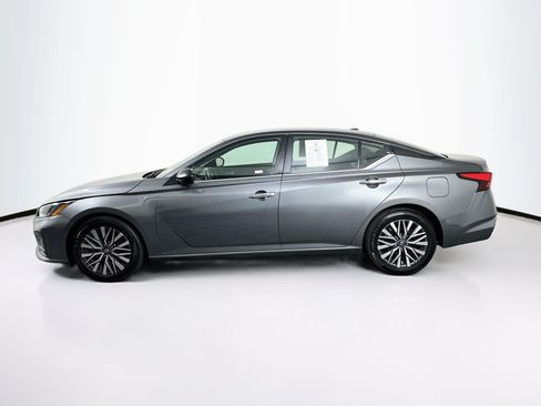 Used 2025 Nissan Altima 2.5 SV FWD image 4