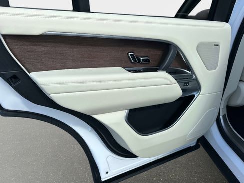 Used 2023 Land Rover Range Rover Long Wheelbase SE image 13