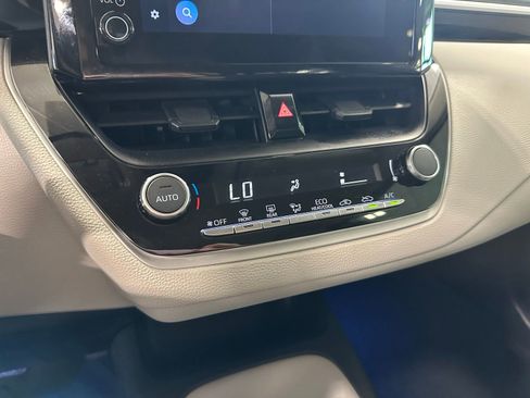Used 2025 Toyota Corolla LE image 25