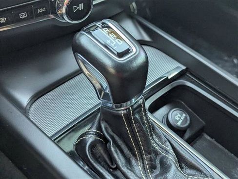 Used 2019 Volvo S60 T5 R-Design image 12