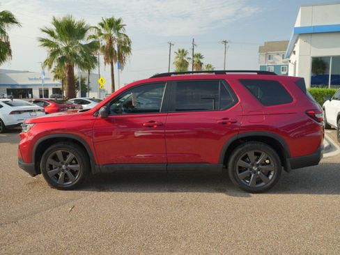 Used 2025 Honda Pilot Sport image 8