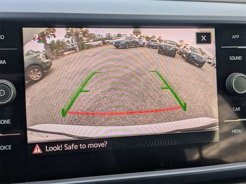 Used 2024 Volkswagen Taos SE image 21