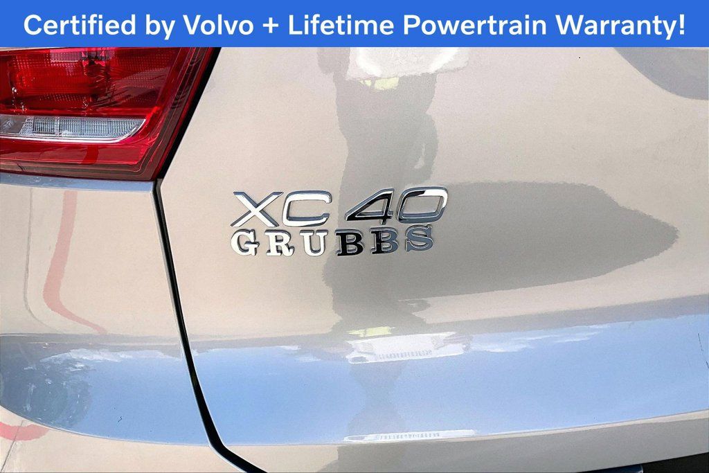 Used 2024 Volvo XC40 B5 Plus AWD/4WD image 43