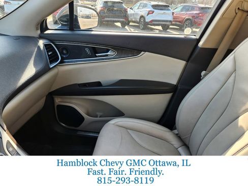 Used 2020 Lincoln Nautilus Reserve image 17