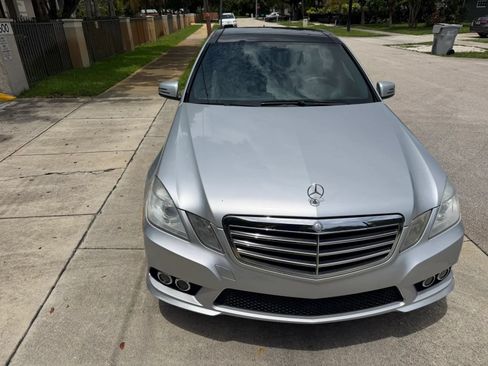 Used 2010 Mercedes-Benz E 550 Sedan w/ Premium 1 Pkg image 5