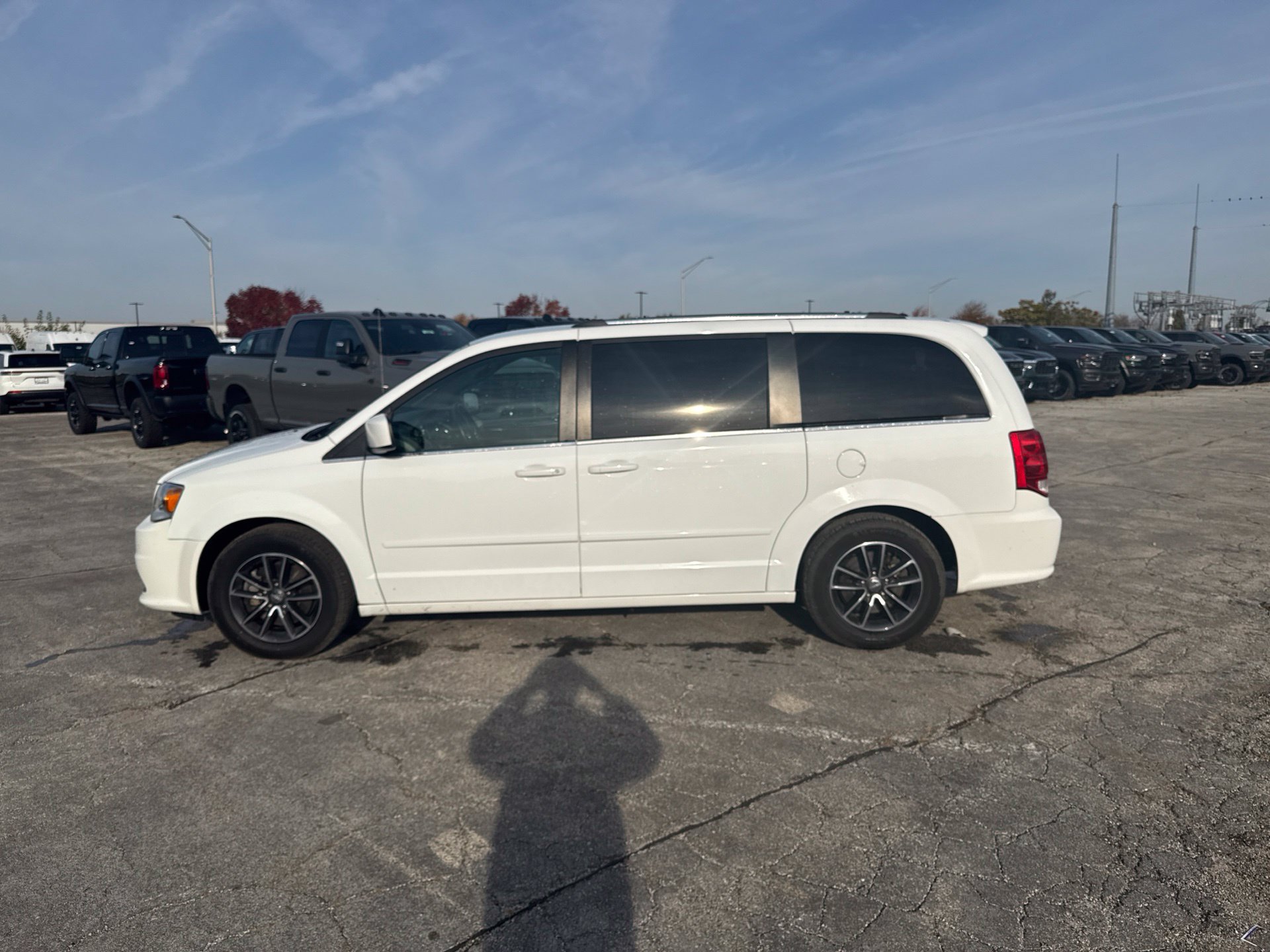 Used 2017 Dodge Grand Caravan SXT FWD image 9
