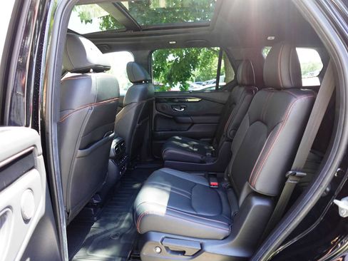 Used 2025 Honda Pilot TrailSport image 26