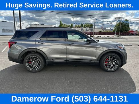 Used 2026 Ford Explorer ST-Line w/ ST-Line Street Pack AWD/4WD image 8