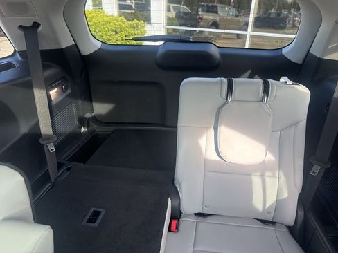 Used 2025 Ford Explorer Platinum w/ Ultimate Package image 17