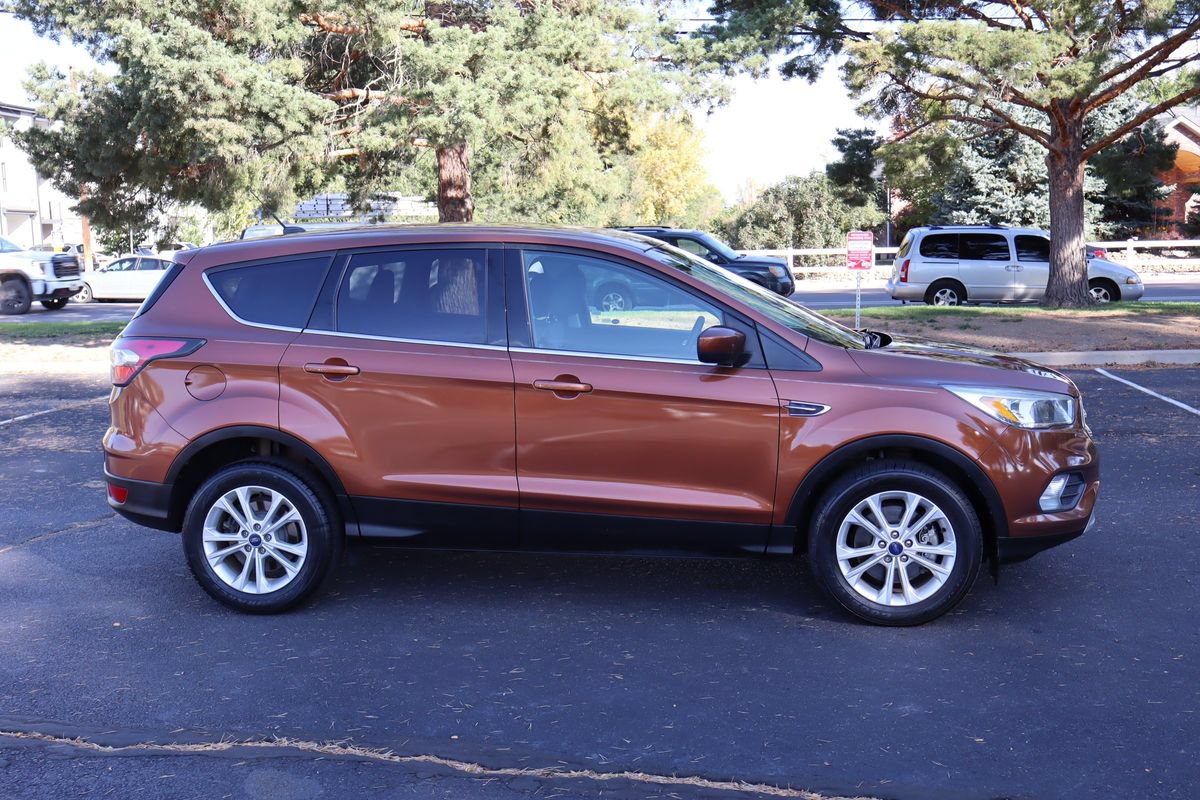 Used 2017 Ford Escape SE AWD/4WD image 3