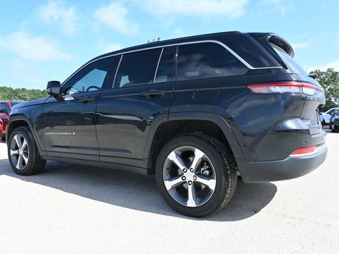 Used 2026 Jeep Grand Cherokee Limited AWD/4WD image 2