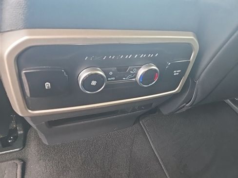 Used 2024 Ford Expedition XLT AWD/4WD image 24