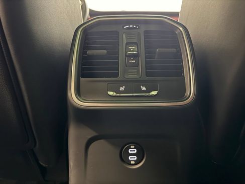 Used 2025 Porsche Macan w/ Premium Package Plus AWD/4WD image 9