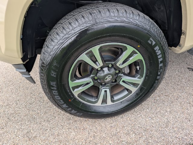 Used 2019 Toyota Tacoma TRD Sport w/ Technology Package RWD image 27