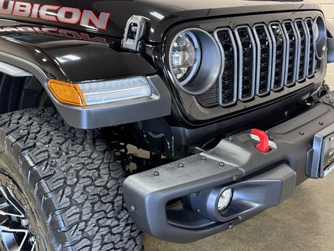 Used 2024 Jeep Wrangler Unlimited Rubicon AWD/4WD image 15
