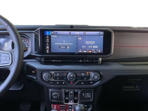 Used 2026 Jeep Wrangler Unlimited Rubicon AWD/4WD image 12