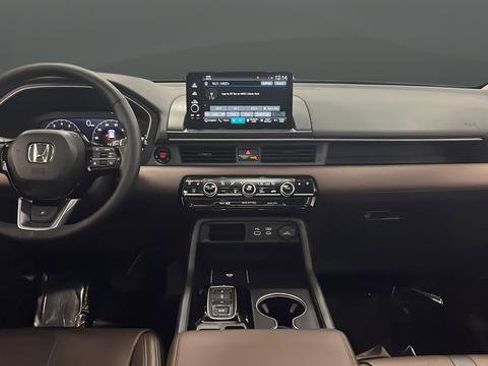 Used 2023 Honda Pilot Elite image 11