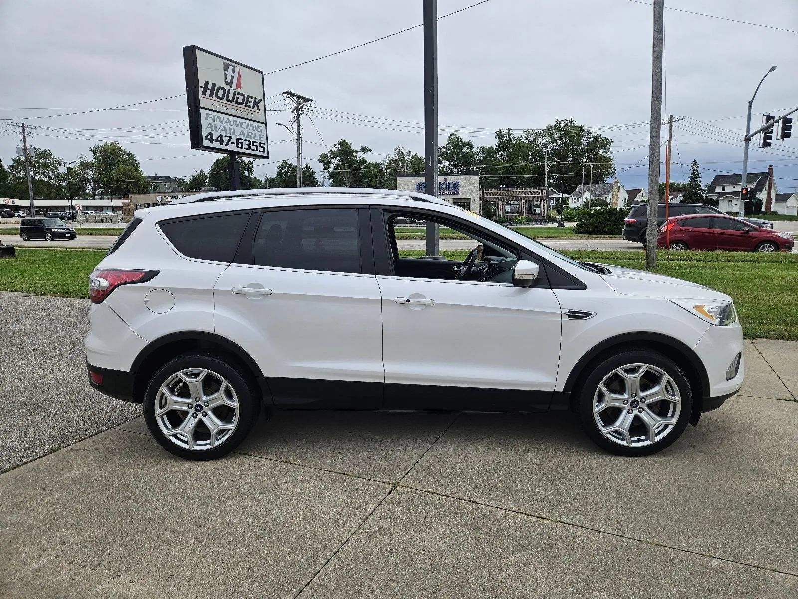 Used 2017 Ford Escape Titanium w/ Canadian Touring Package AWD/4WD image 5
