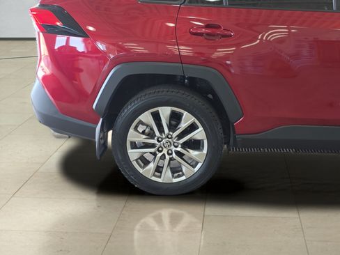 Used 2021 Toyota RAV4 XLE Premium AWD/4WD image 32