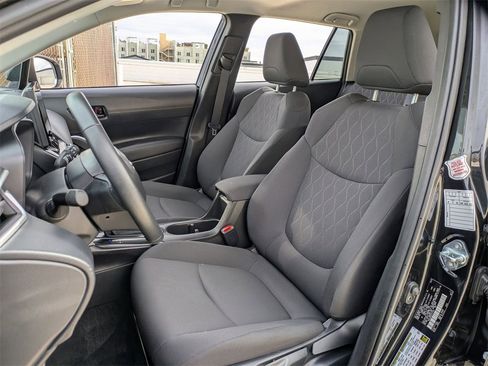 Used 2025 Toyota Corolla Cross LE image 23