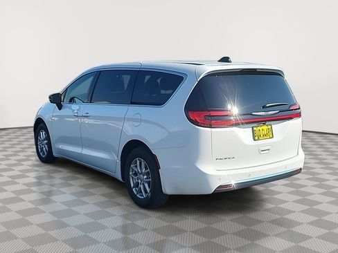 New 2026 Chrysler Pacifica Select FWD image 3