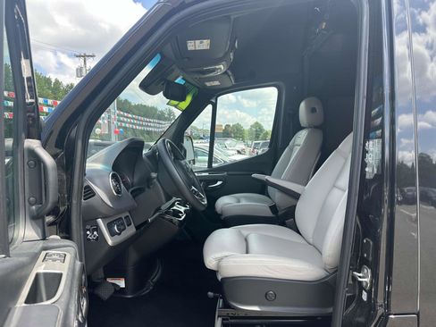 Used 2022 Mercedes-Benz Sprinter 3500 image 17