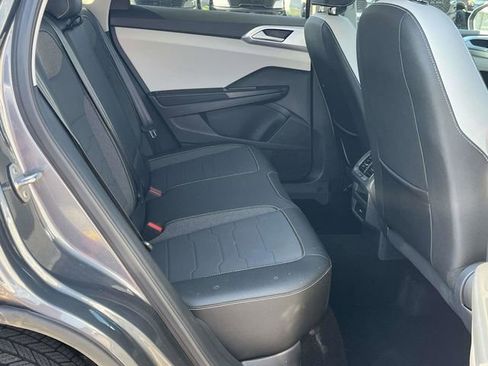 Used 2025 Volkswagen Taos SE image 21