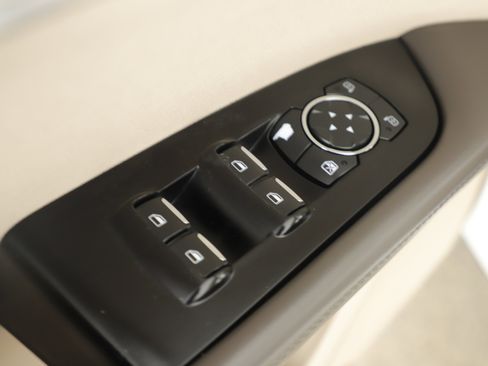 Used 2020 Lincoln Nautilus FWD w/ Equipment Group 101A image 9