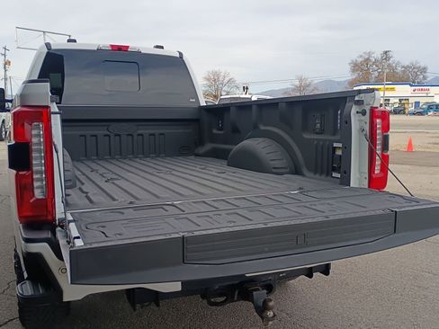 Used 2024 Ford F350 Lariat w/ Lariat Ultimate Package AWD/4WD image 9